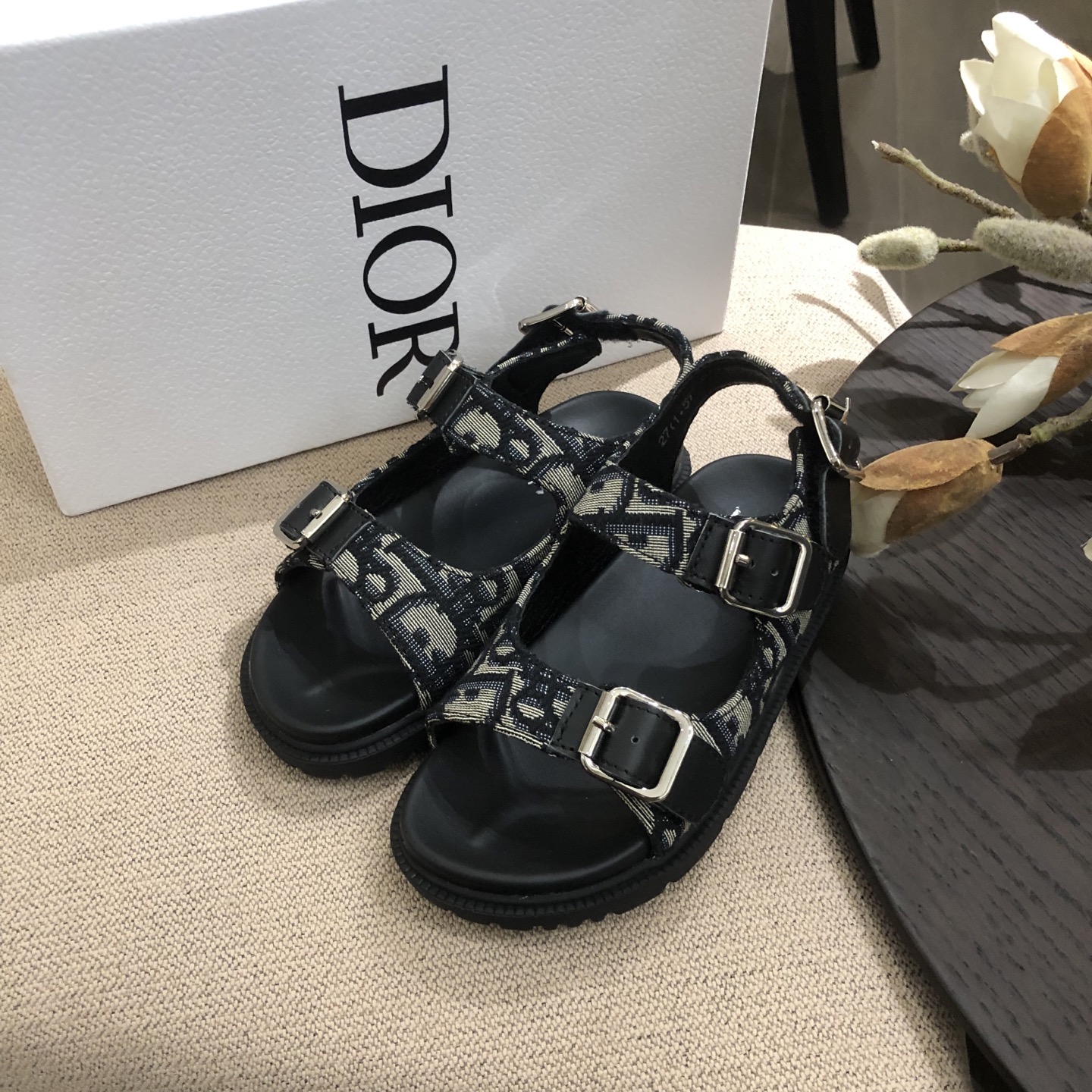 Children's shoes child